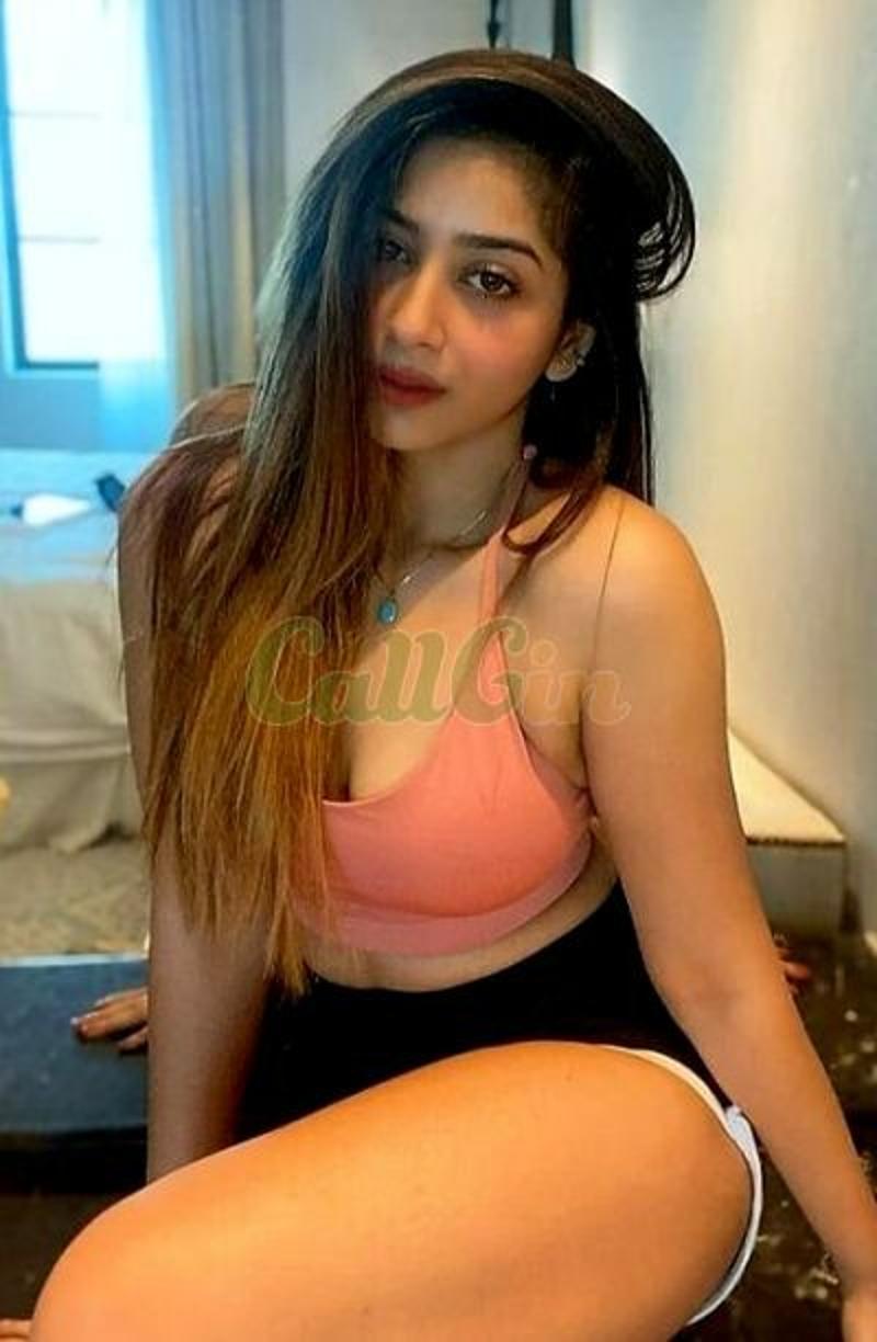 CALL-GIRLS IN DELHI RUBI 24×7 DOORSTEP AND IN CALL GIRLS SERVICE 9999020777