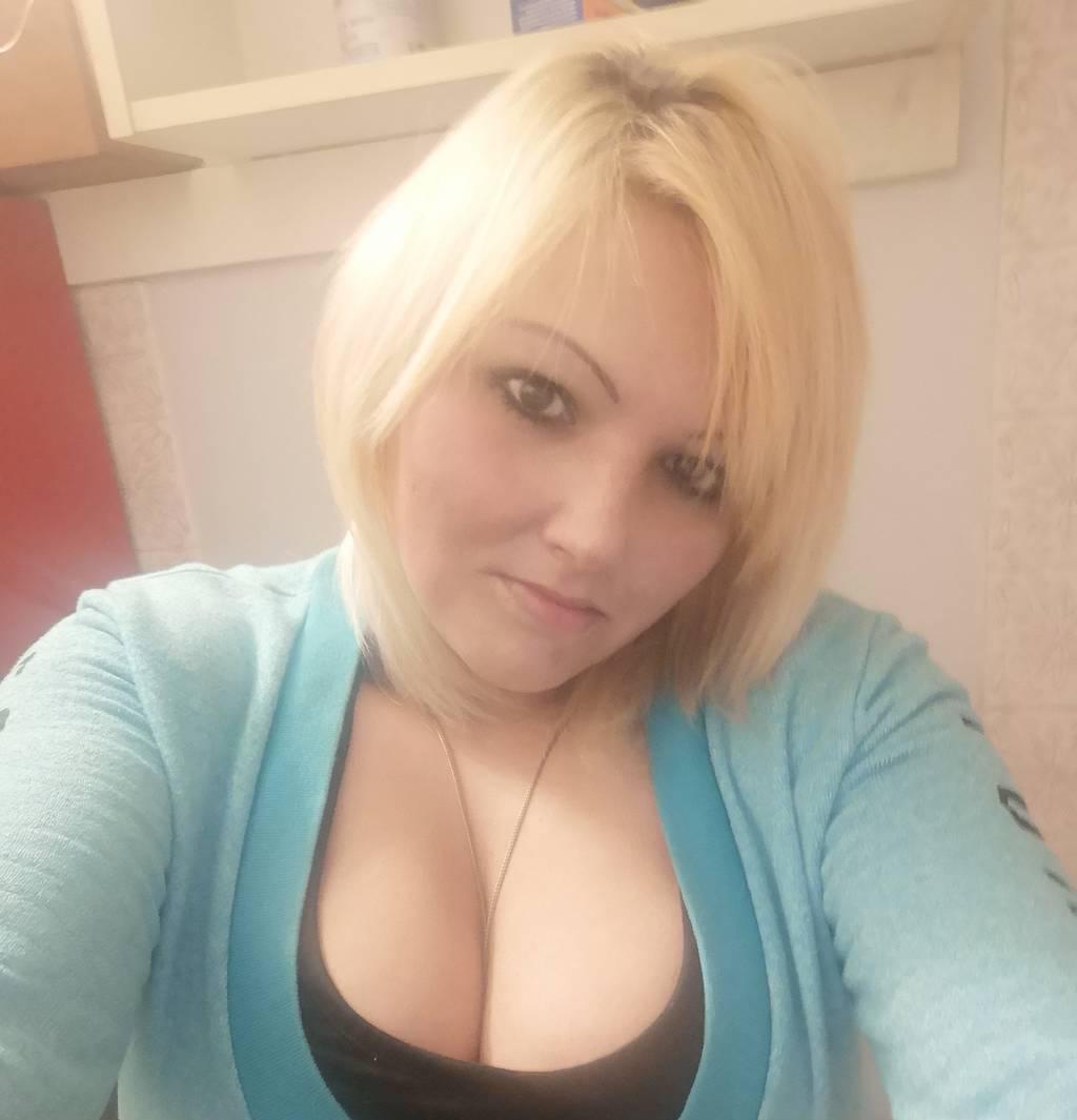 Busty blonde babe